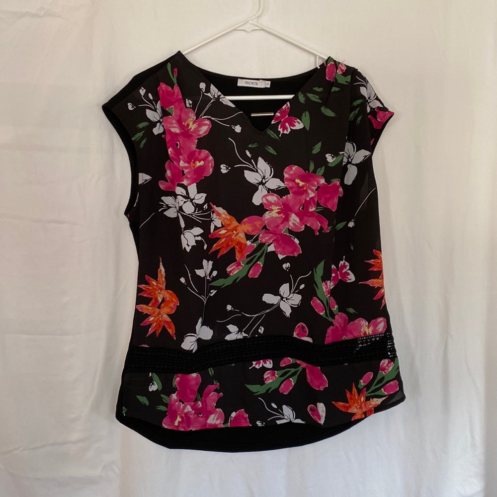 Ricki’s Floral Top - L
